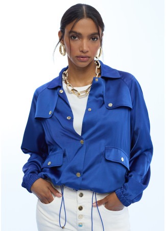 chaqueta-fluida-tipo-bomber-con-bolsillos