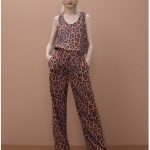 top-cuello-redondo-estampado-animal