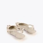 zapato-de-tacon-con-detalle-de-tachas (4)