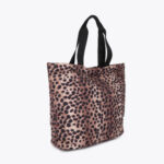 shopper-de-nylon-con-estampado-animal-print (5)