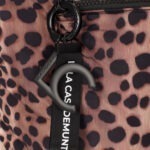 shopper-de-nylon-con-estampado-animal-print (6)