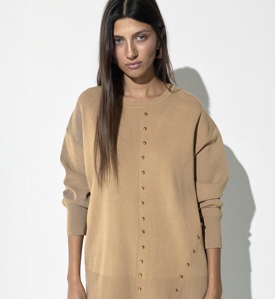 Jersey corte asimétrico con tachas Lola Casademunt