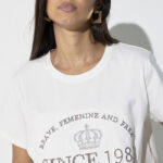 camiseta-fit-basico-cuello-caja-con-grafico-posicionado-since-1981-en-strass-y-tachas-dorado-1.jpg