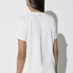 camiseta-fit-basico-cuello-caja-con-grafico-posicionado-since-1981-en-strass-y-tachas-dorado-2.jpg